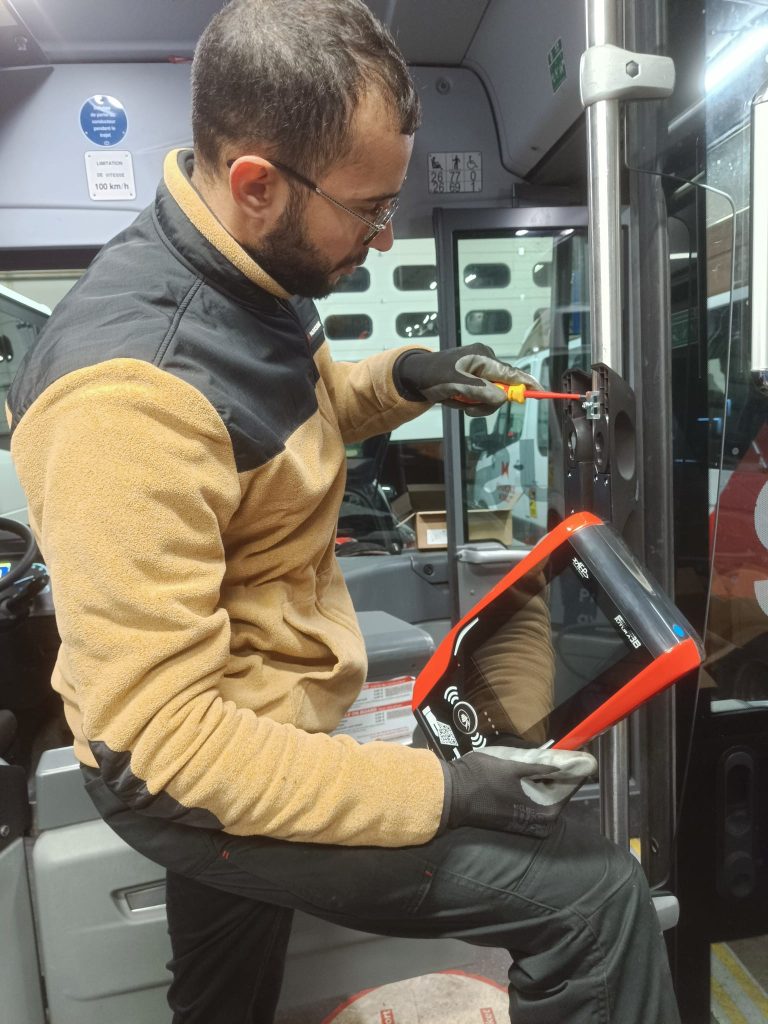 technicien-installation-billetique-AEP-urbitec